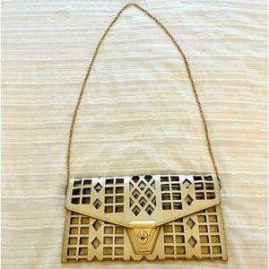 Perfect gold clutxh bag you can use with or without out the strap